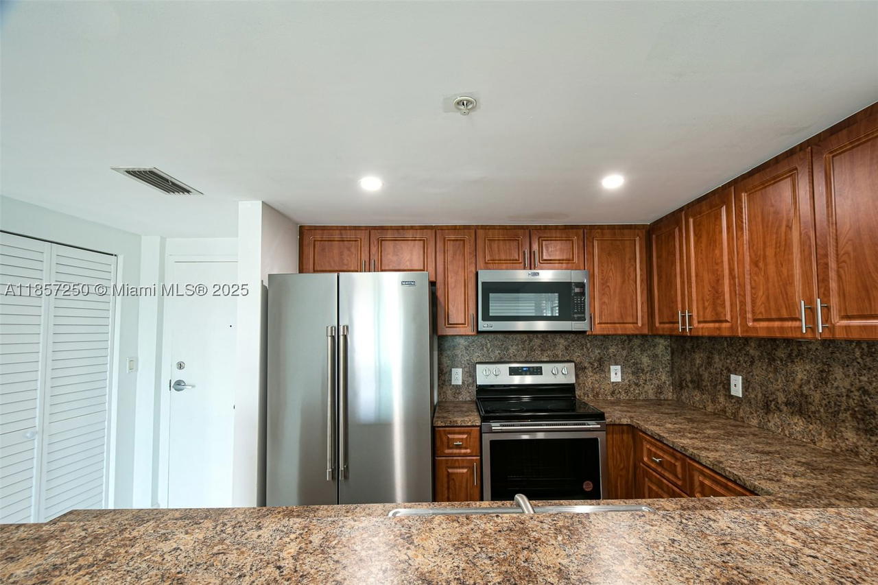 Real estate property located at 2740 28th Ter #603, Miami-dade, Villaggio In The Grove To, Miami, FL