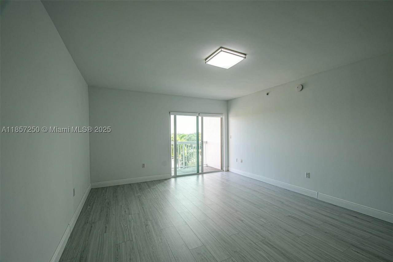 Real estate property located at 2740 28th Ter #603, Miami-dade, Villaggio In The Grove To, Miami, FL