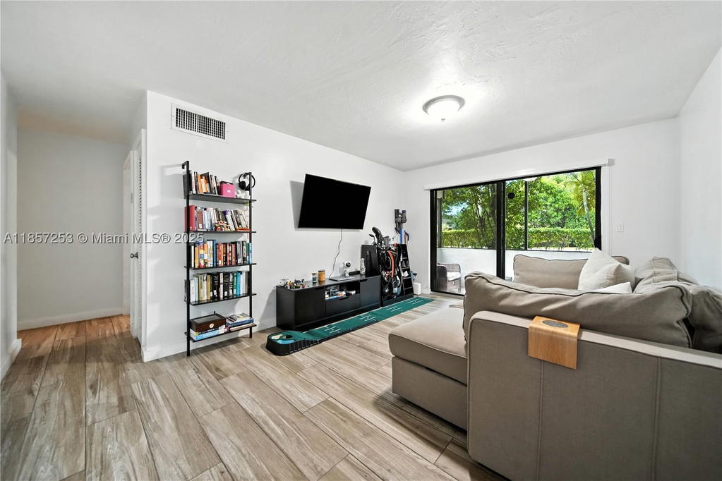 Real estate property located at 8701 141st St B1, Miami-dade, Casa Granada Condo, Palmetto Bay, FL