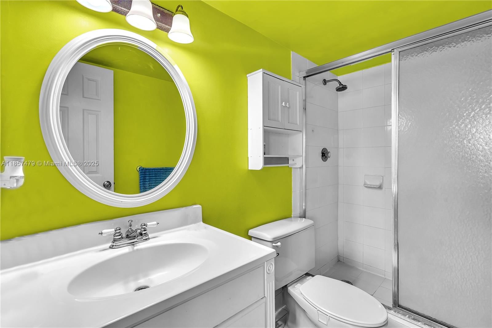 Real estate property located at 3301 Spanish Moss Ter #417, Broward, Lakes Of Inverrary Condo, Lauderhill, FL