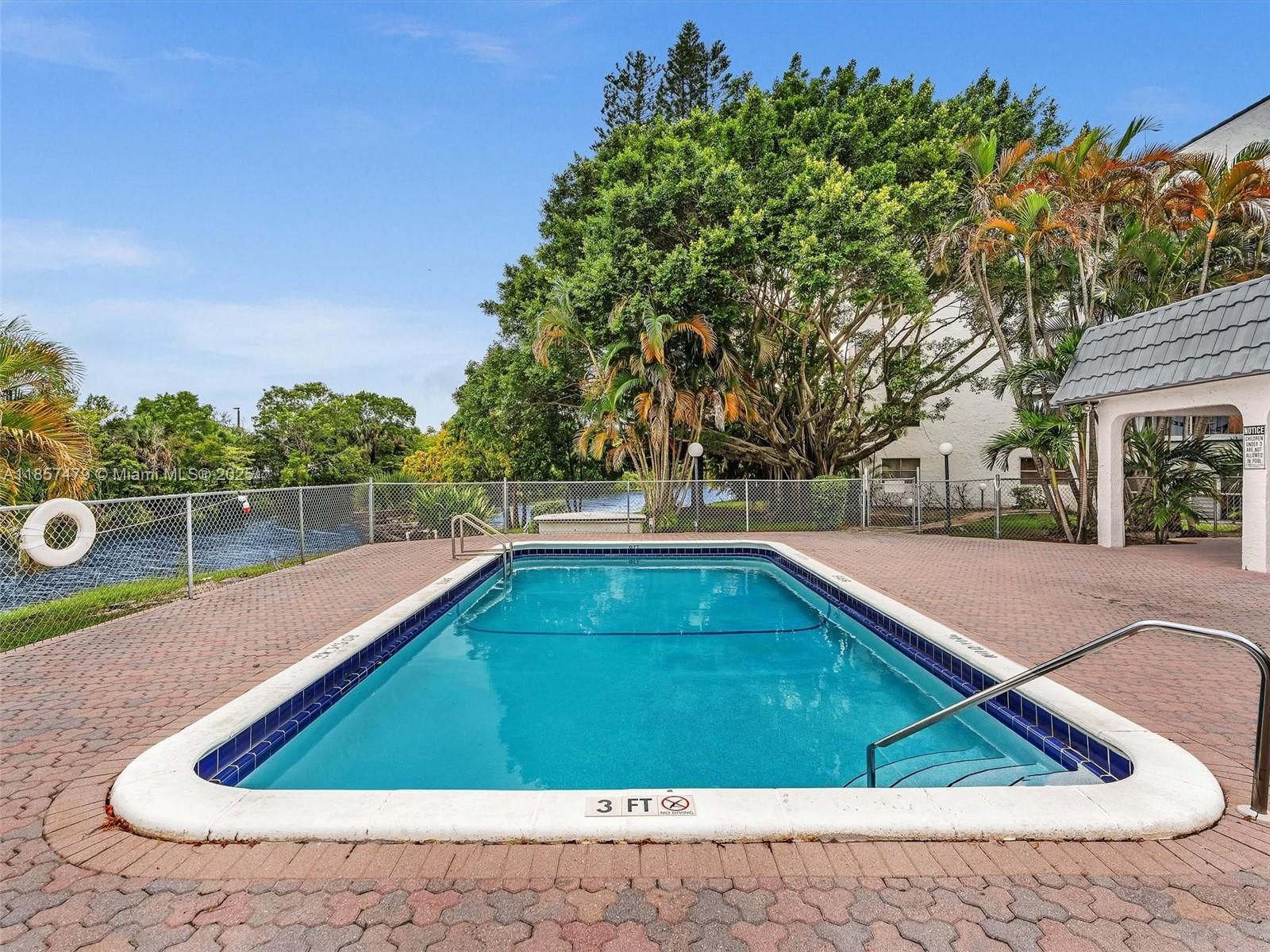 Real estate property located at 3301 Spanish Moss Ter #417, Broward, Lakes Of Inverrary Condo, Lauderhill, FL
