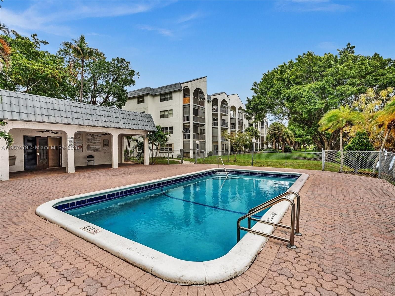 Real estate property located at 3301 Spanish Moss Ter #417, Broward, Lakes Of Inverrary Condo, Lauderhill, FL