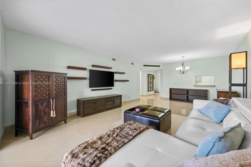 Real estate property located at 4970 Sabal Palm Blvd #403, Broward, Lakes Of Carriage Hills, Tamarac, FL