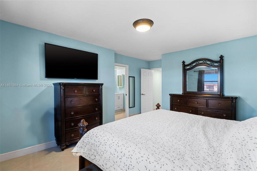 Real estate property located at 4970 Sabal Palm Blvd #403, Broward, Lakes Of Carriage Hills, Tamarac, FL
