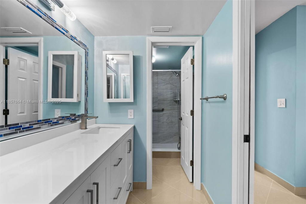 Real estate property located at 4970 Sabal Palm Blvd #403, Broward, Lakes Of Carriage Hills, Tamarac, FL