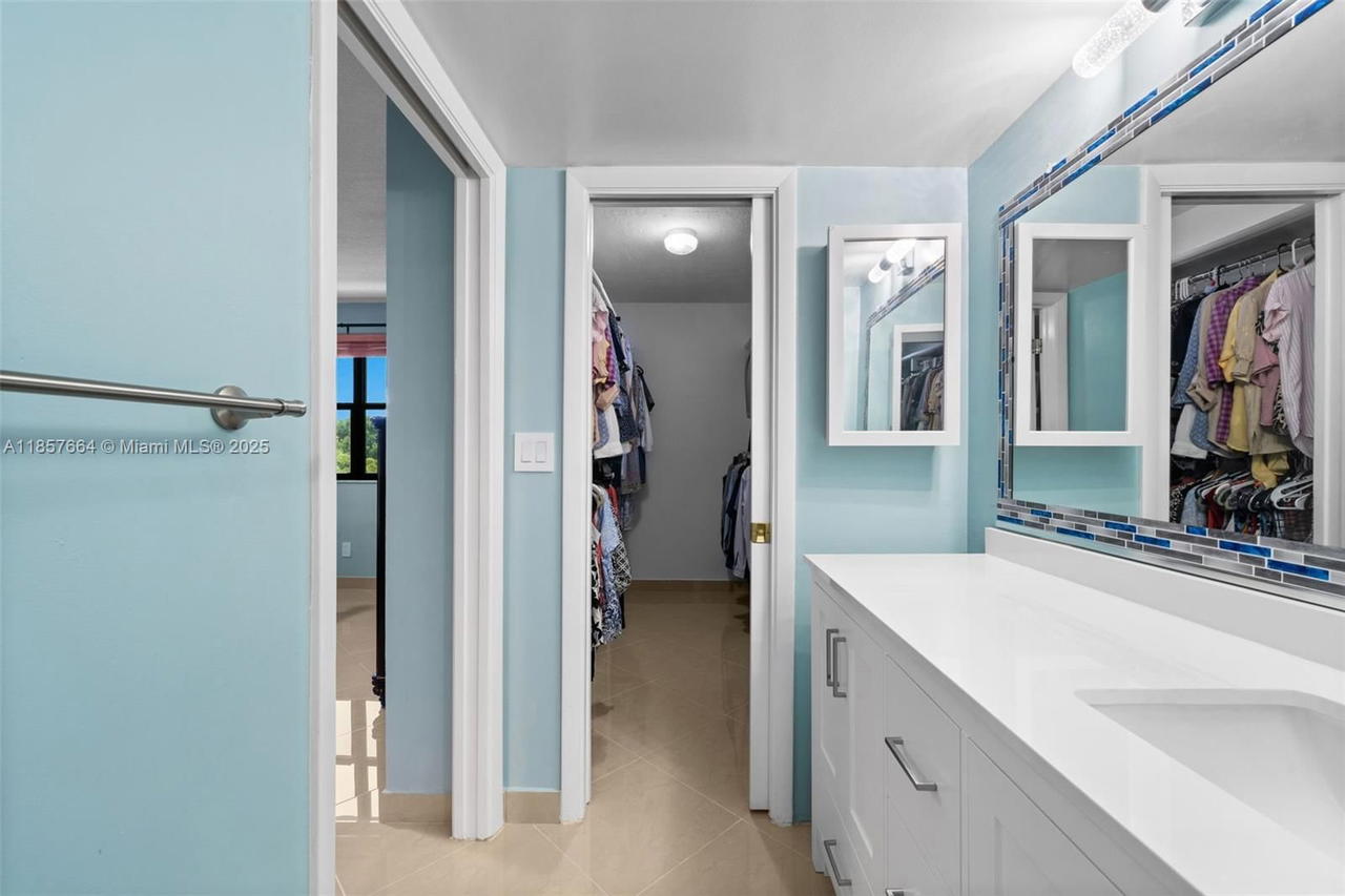Real estate property located at 4970 Sabal Palm Blvd #403, Broward, Lakes Of Carriage Hills, Tamarac, FL