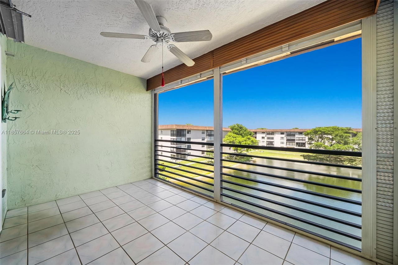 Real estate property located at 4970 Sabal Palm Blvd #403, Broward, Lakes Of Carriage Hills, Tamarac, FL