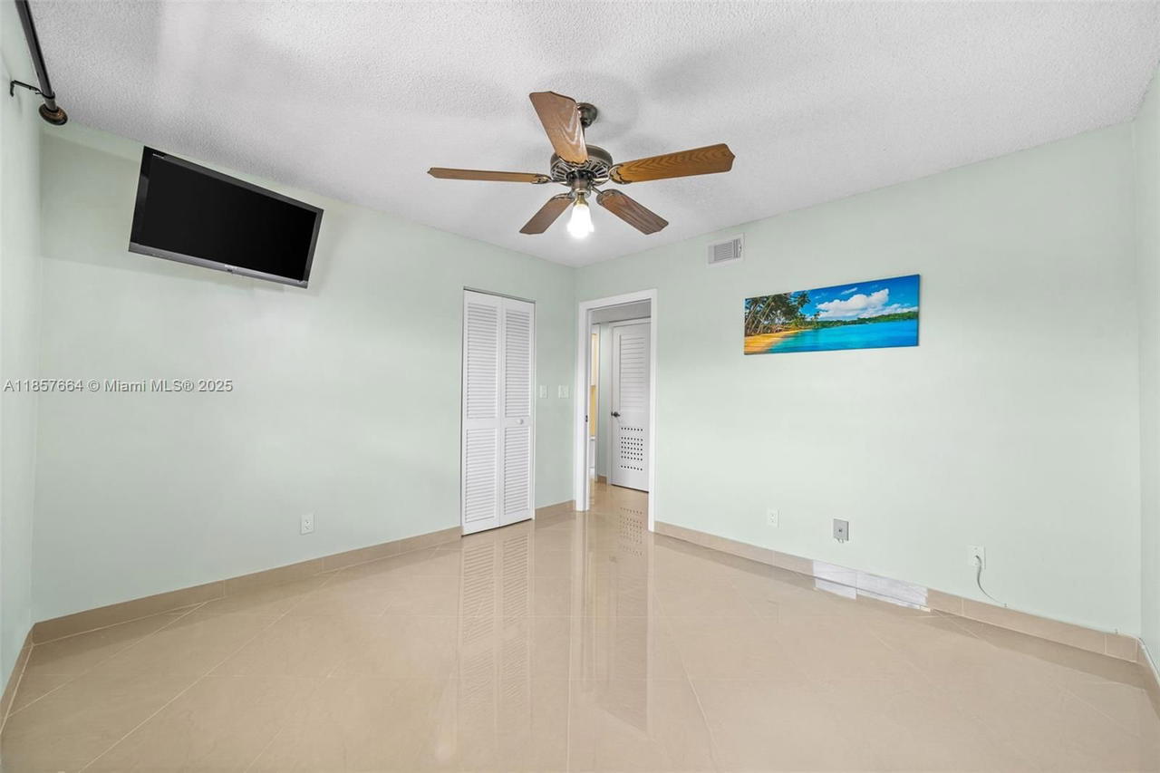Real estate property located at 4970 Sabal Palm Blvd #403, Broward, Lakes Of Carriage Hills, Tamarac, FL