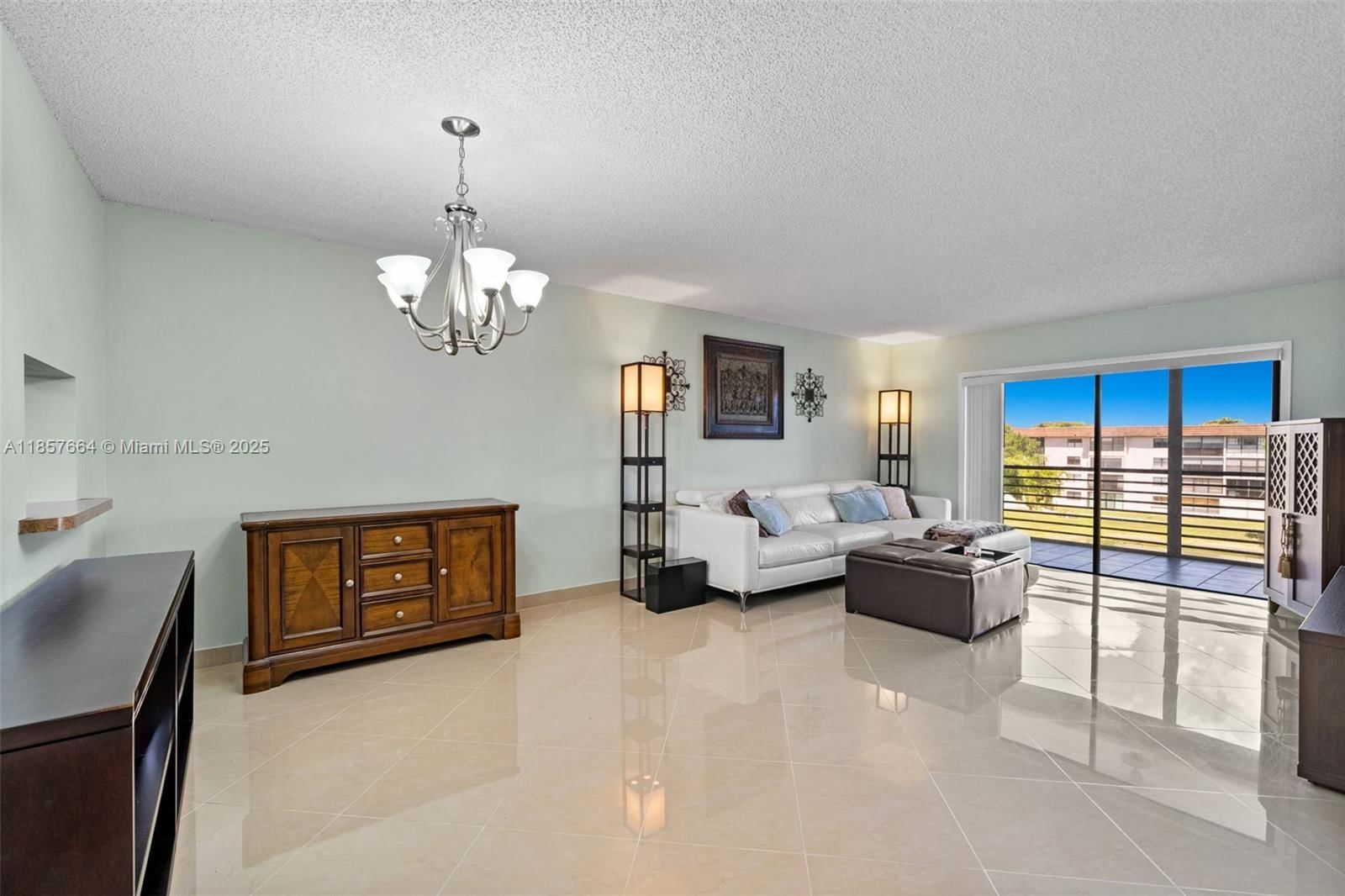 Real estate property located at 4970 Sabal Palm Blvd #403, Broward, Lakes Of Carriage Hills, Tamarac, FL