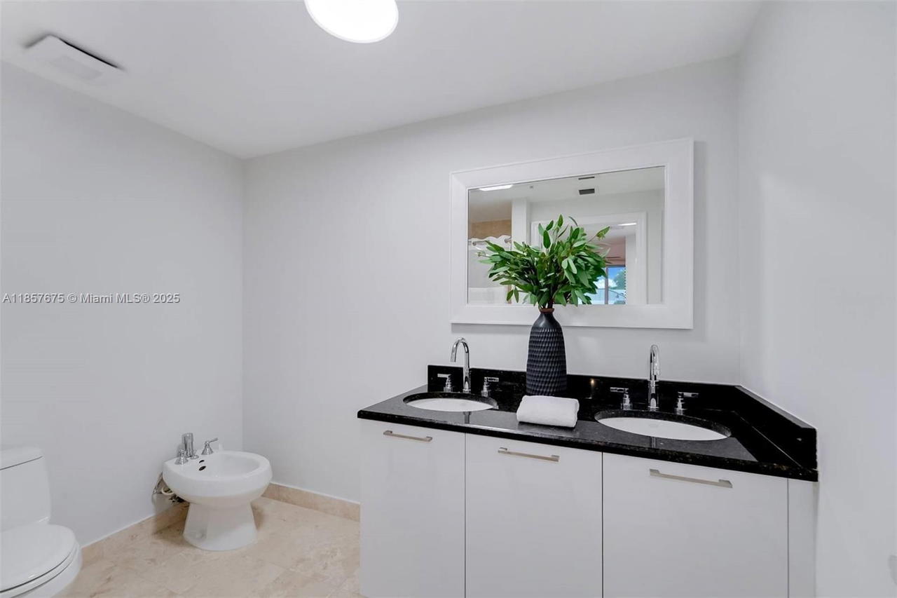 Real estate property located at 3339 Virginia Street #301, Miami-dade, Lofts At Mayfair Condo, Miami, FL