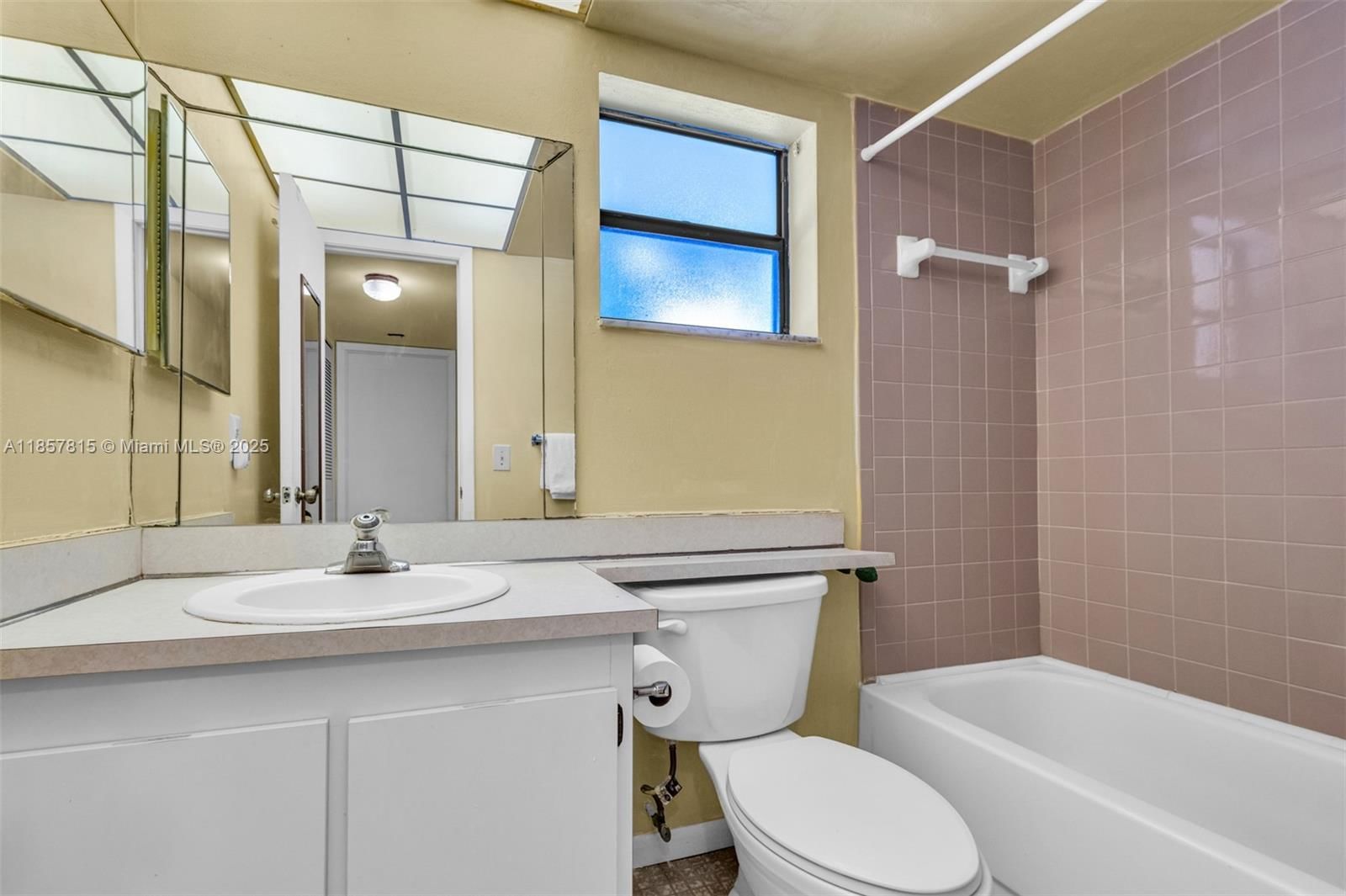 Real estate property located at 10444 30th Ct #204, Broward, Sunrise Lakes 165 Condo, Sunrise, FL