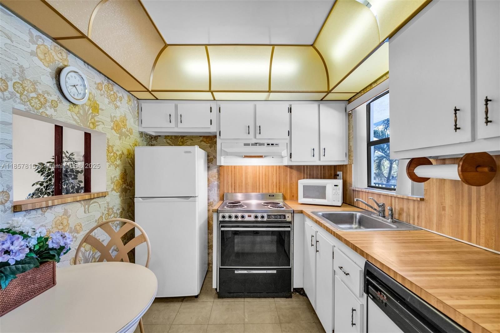Real estate property located at 10444 30th Ct #204, Broward, Sunrise Lakes 165 Condo, Sunrise, FL
