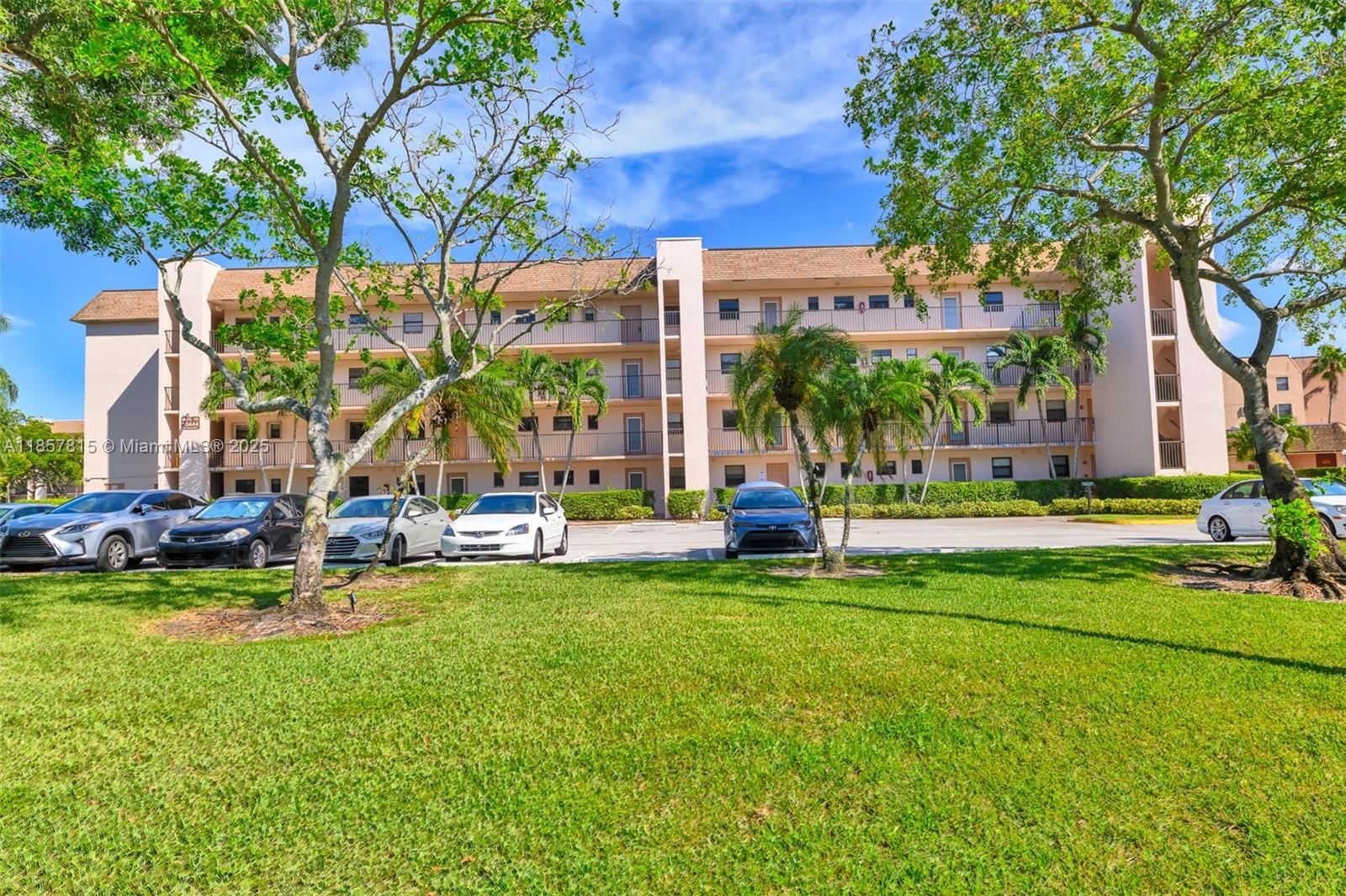 Real estate property located at 10444 30th Ct #204, Broward, Sunrise Lakes 165 Condo, Sunrise, FL