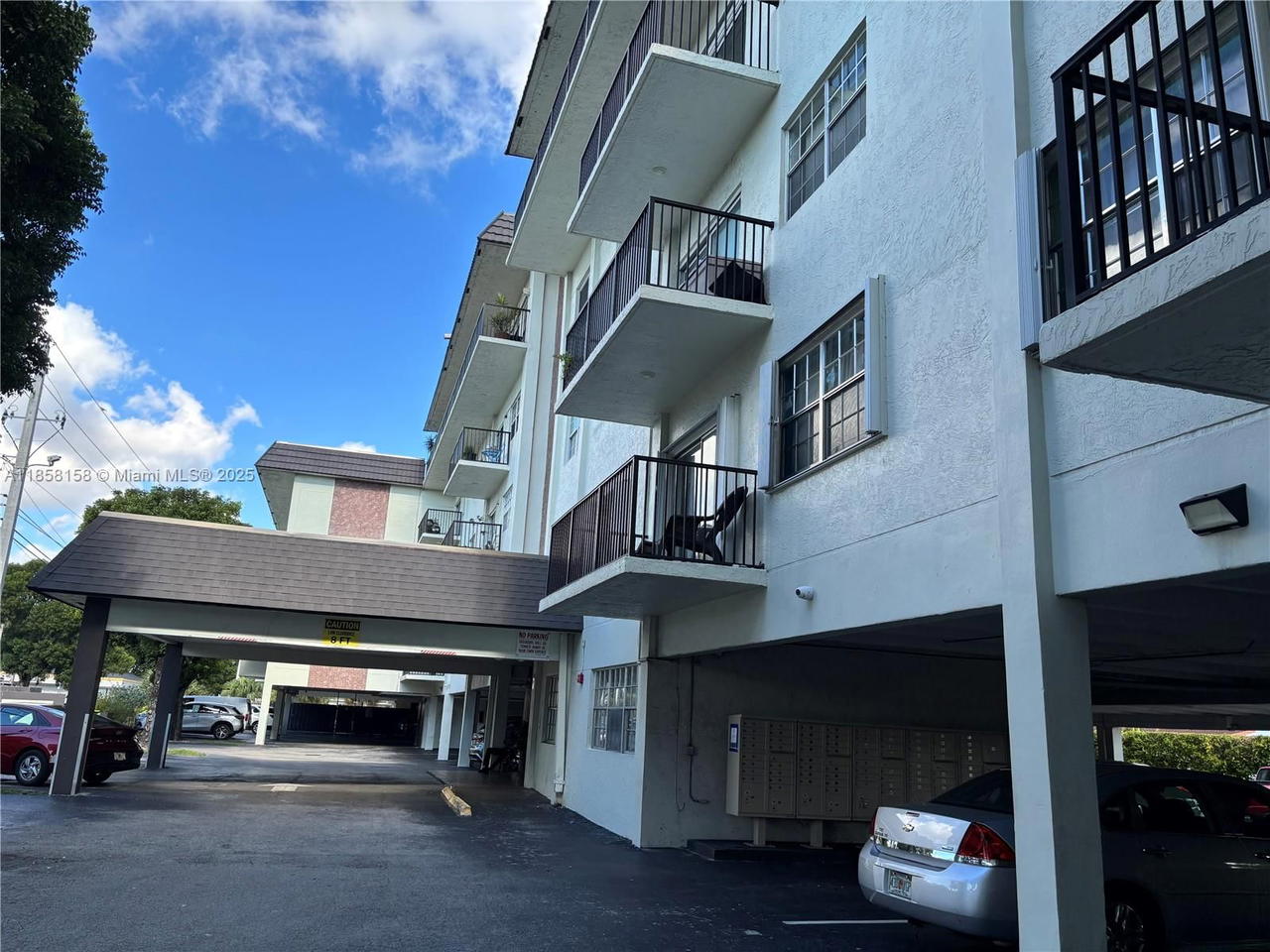 Real estate property located at 5731 37th St #322, Miami-dade, Virginia Gardens Condo, Virginia Gardens, FL