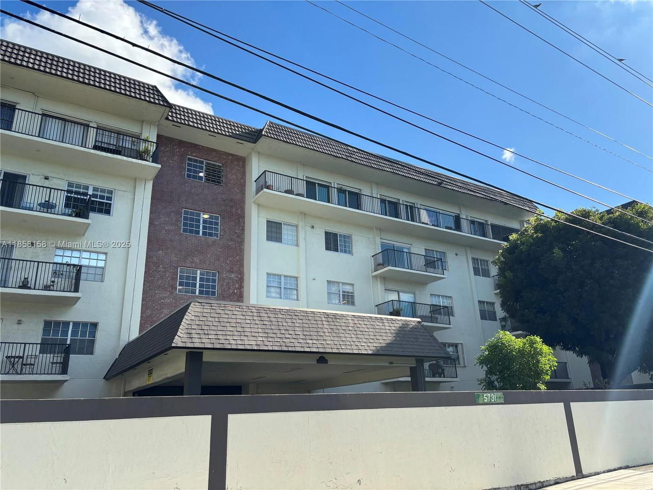 Real estate property located at 5731 37th St #322, Miami-dade, Virginia Gardens Condo, Virginia Gardens, FL