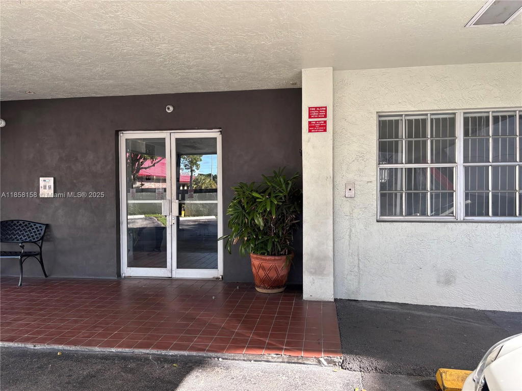 Real estate property located at 5731 37th St #322, Miami-dade, Virginia Gardens Condo, Virginia Gardens, FL