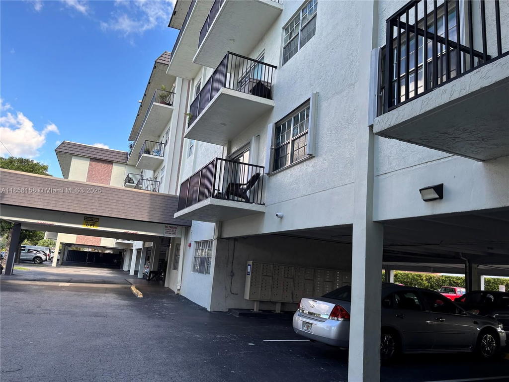 Real estate property located at 5731 37th St #322, Miami-dade, Virginia Gardens Condo, Virginia Gardens, FL