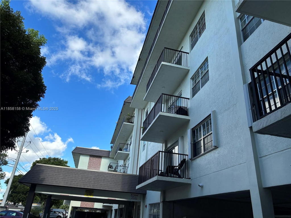 Real estate property located at 5731 37th St #322, Miami-dade, Virginia Gardens Condo, Virginia Gardens, FL