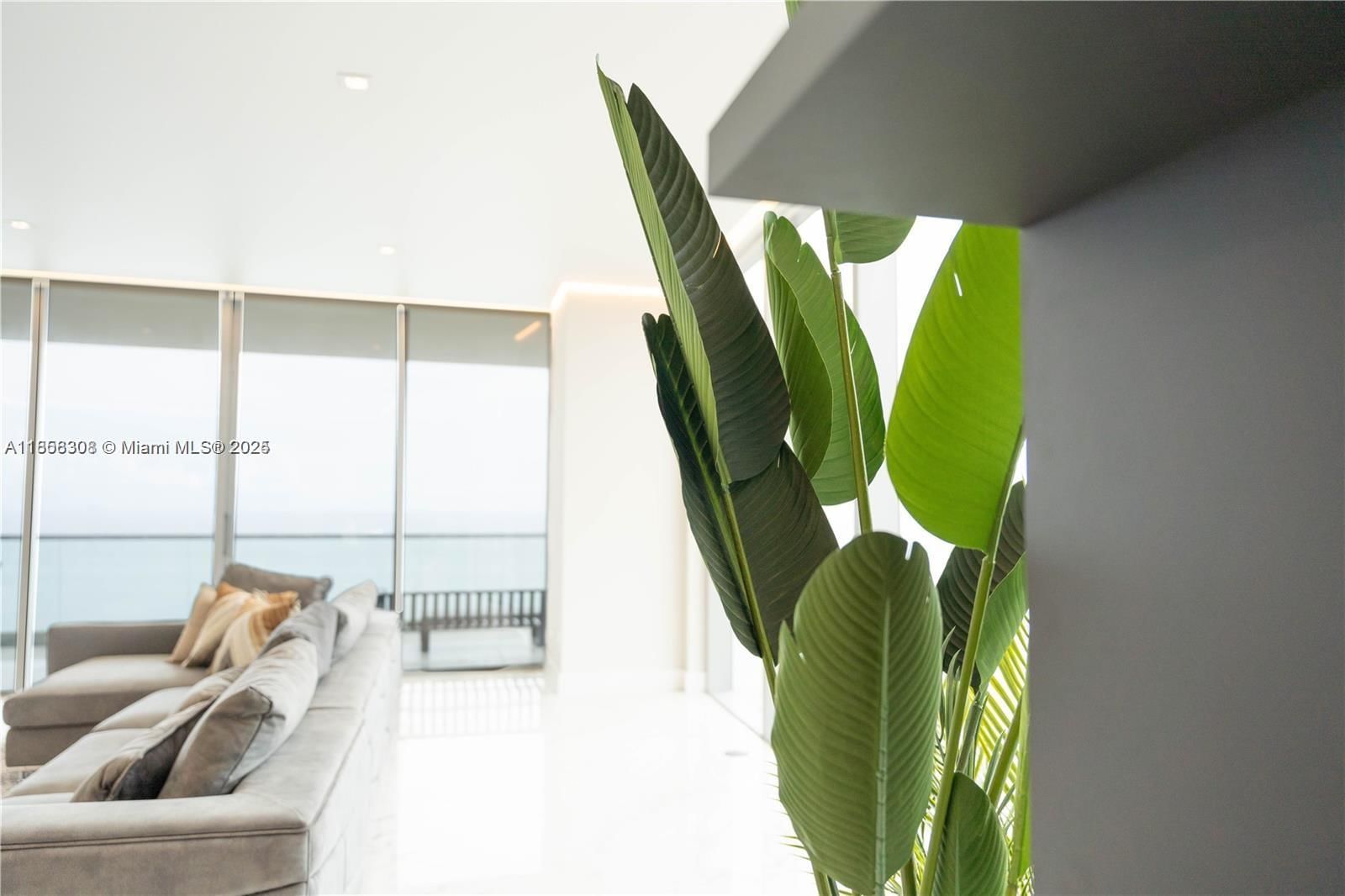 Real estate property located at 18501 Collins Ave #1104, Miami-dade, Turnberry Ocean Club, Sunny Isles Beach, FL