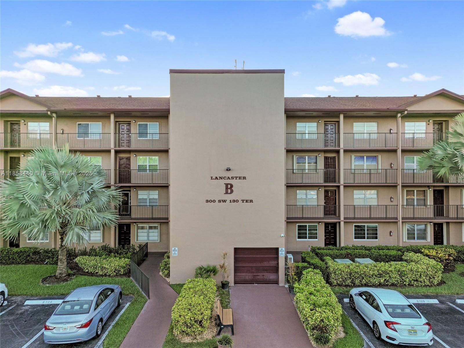Real estate property located at 300 130th Ter #405B, Broward, Lancaster At Century Vill, Pembroke Pines, FL