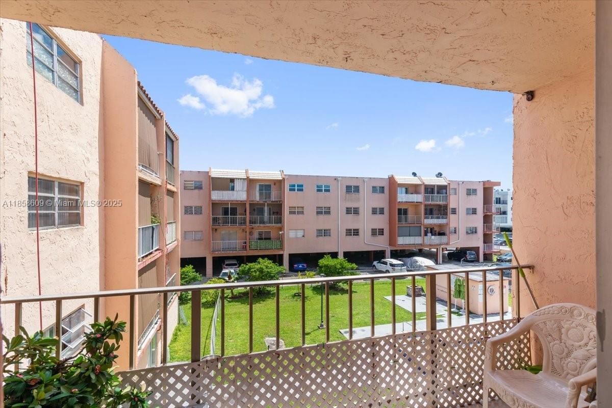 Real estate property located at 6190 19th Ave #202, Miami-dade, Morada No 1 Condo, Hialeah, FL