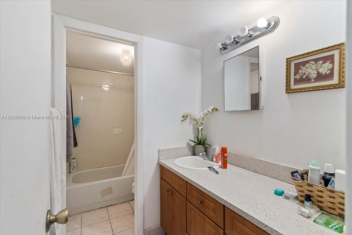 Real estate property located at 6190 19th Ave #202, Miami-dade, Morada No 1 Condo, Hialeah, FL