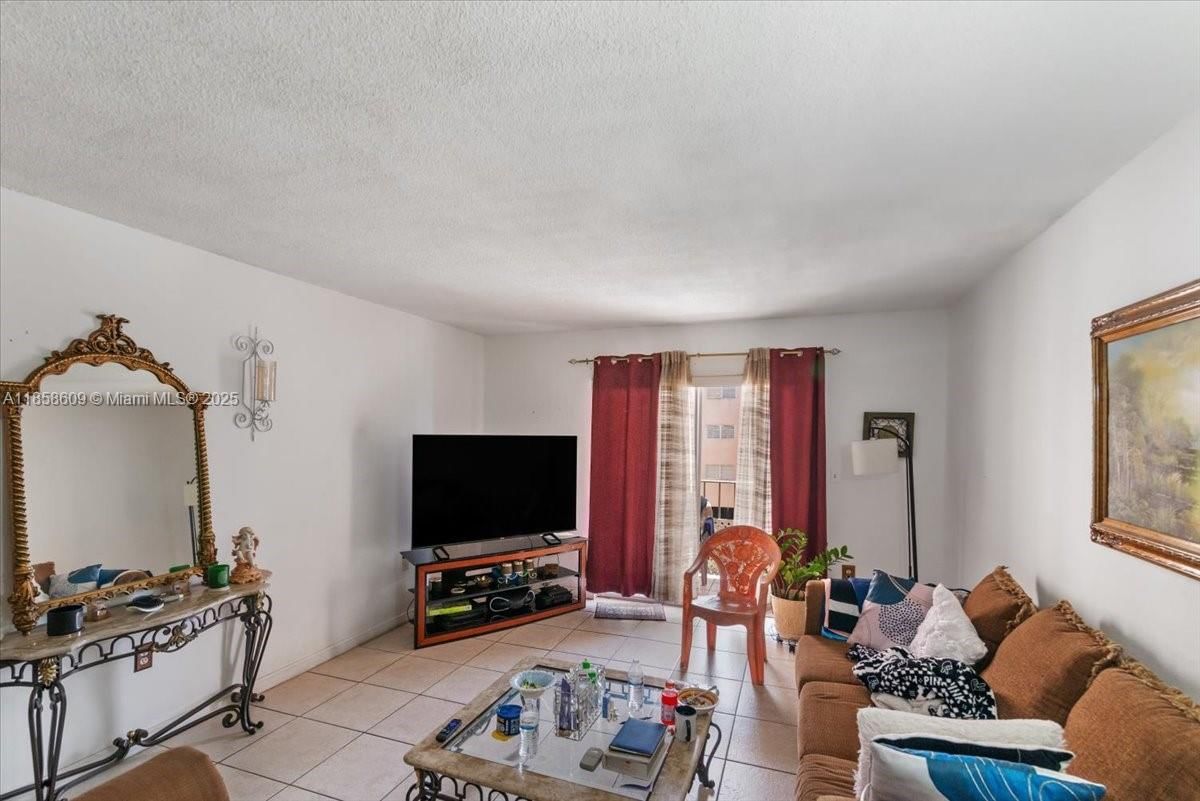 Real estate property located at 6190 19th Ave #202, Miami-dade, Morada No 1 Condo, Hialeah, FL