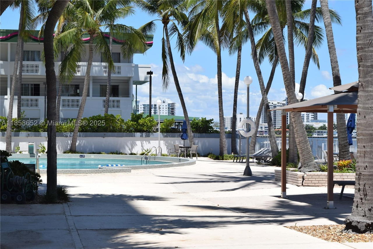 Real estate property located at 1865 79th St Cswy #4C, Miami-dade, Kennedy House Condo, North Bay Village, FL