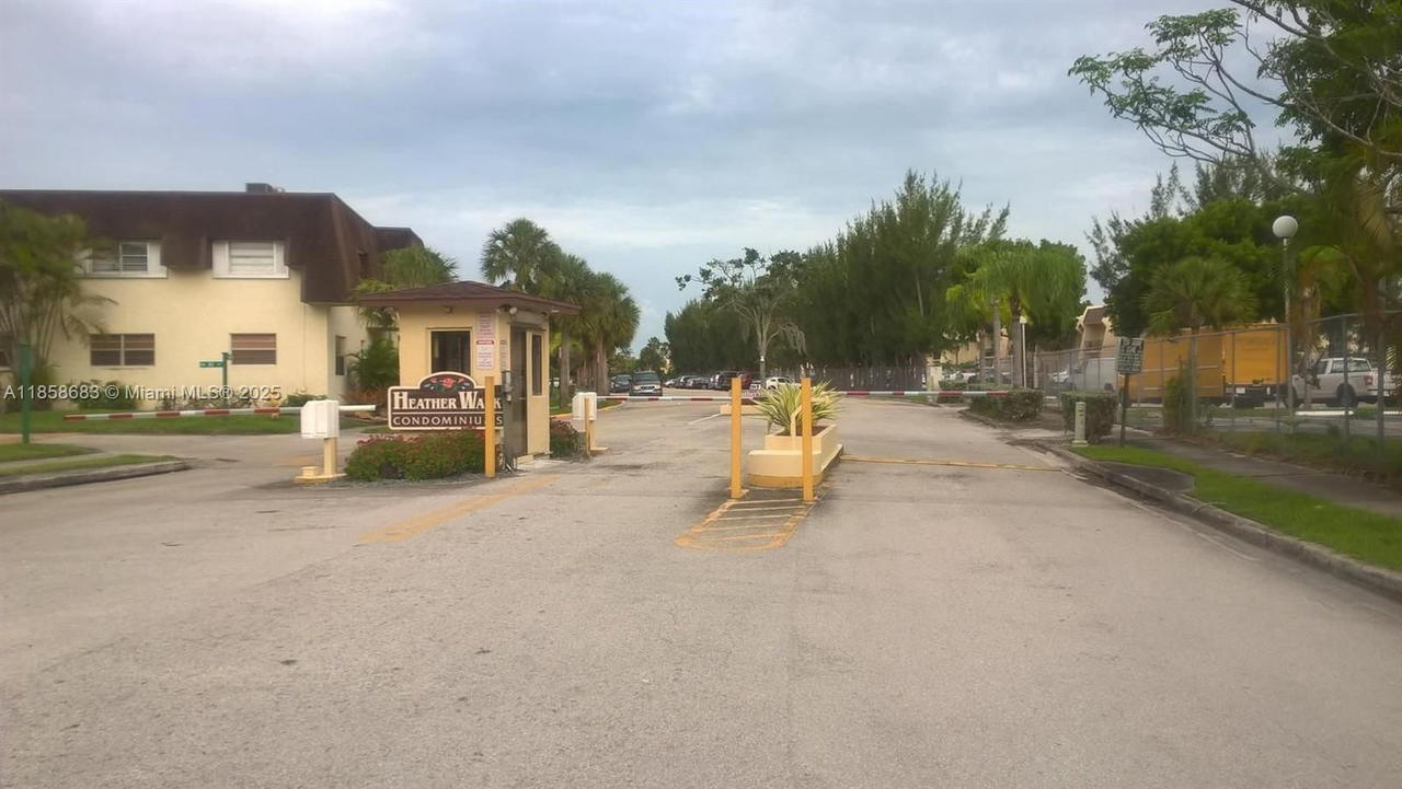 Real estate property located at 9105 137th Ter #8-4, Miami-dade, Heather Walk Condo, Miami, FL