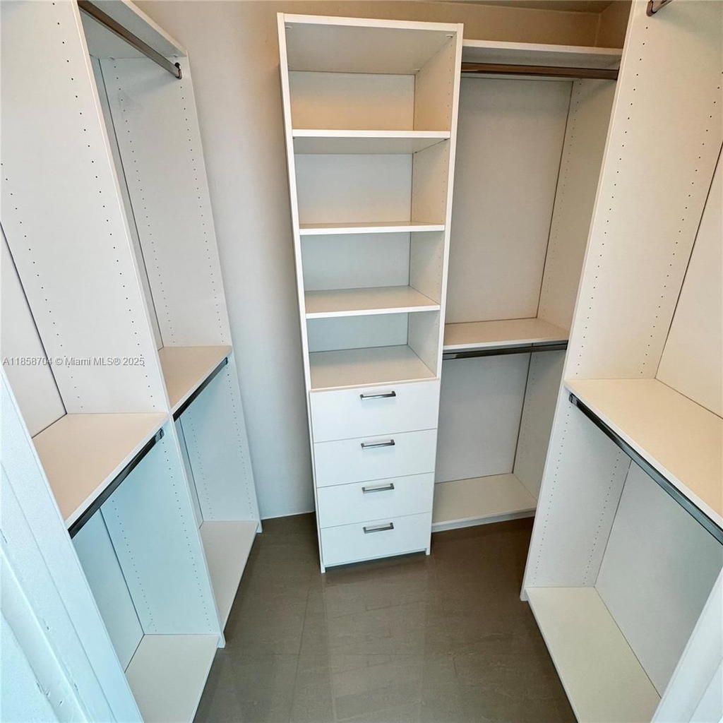 Real estate property located at 888 Biscayne Blvd #2012, Miami-dade, Marinablue Condo, Miami, FL