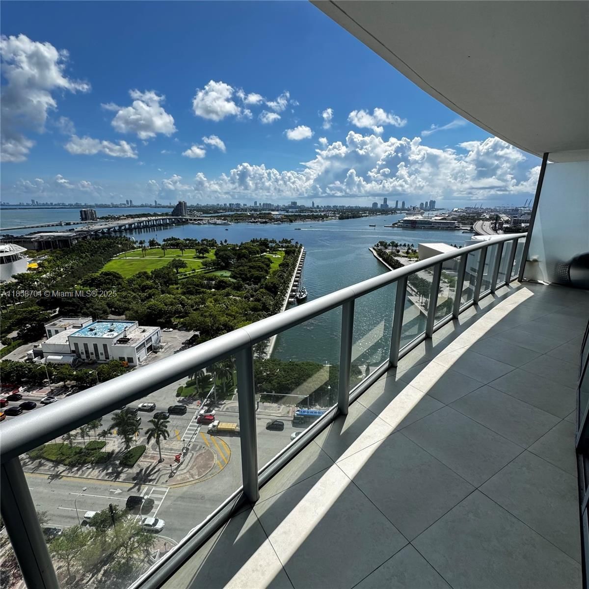 Real estate property located at 888 Biscayne Blvd #2012, Miami-dade, Marinablue Condo, Miami, FL