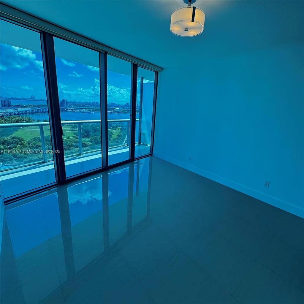 Real estate property located at 888 Biscayne Blvd #2012, Miami-dade, Marinablue Condo, Miami, FL