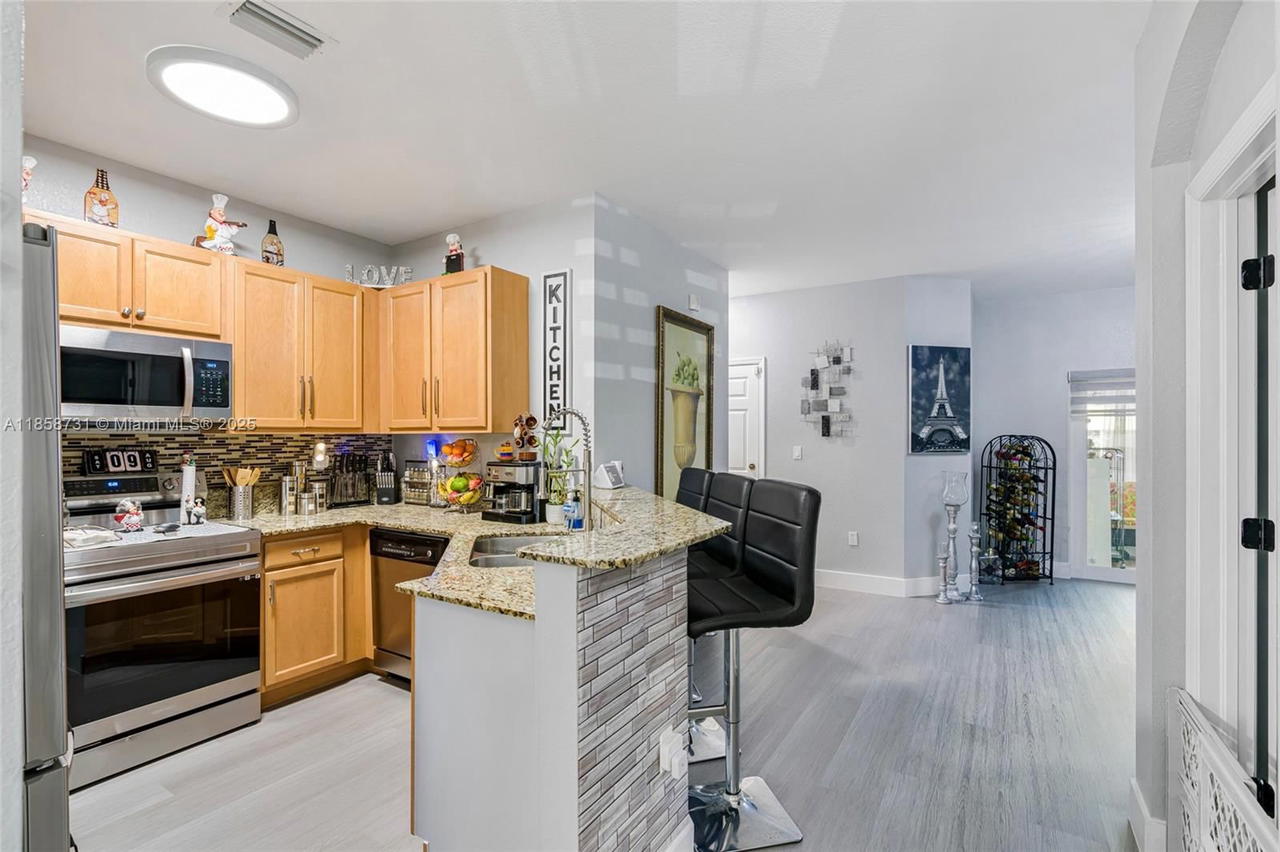 Real estate property located at 27356 142nd Ct, Miami-dade, Mandarin Lakes, Homestead, FL