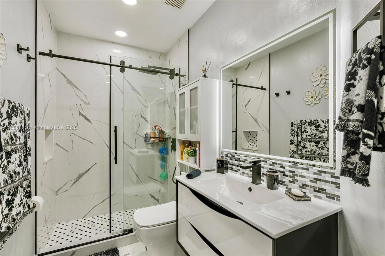 Real estate property located at 27356 142nd Ct, Miami-dade, Mandarin Lakes, Homestead, FL