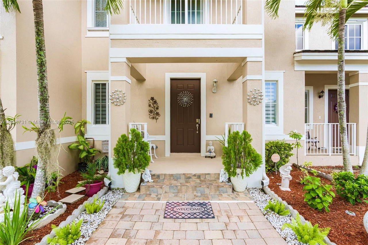 Real estate property located at 27356 142nd Ct, Miami-dade, Mandarin Lakes, Homestead, FL