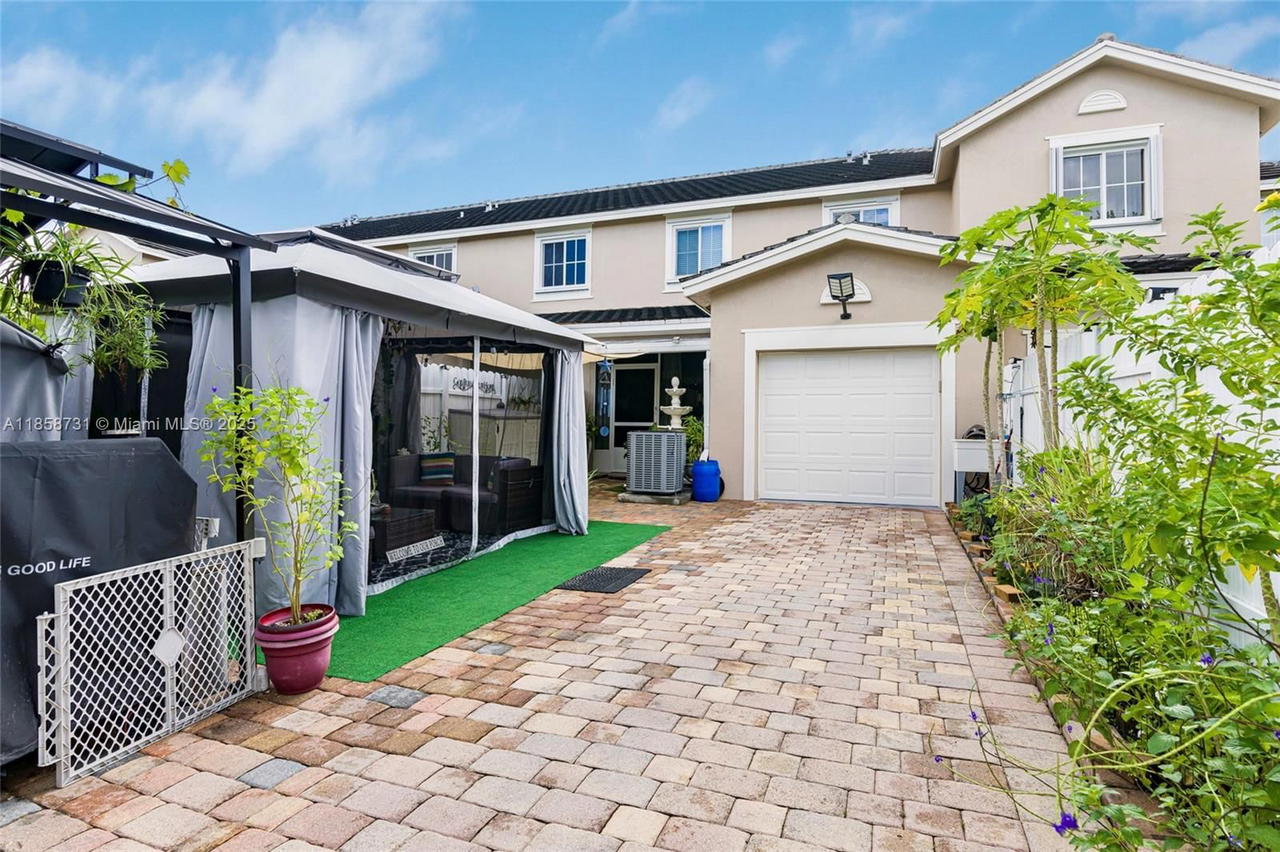 Real estate property located at 27356 142nd Ct, Miami-dade, Mandarin Lakes, Homestead, FL