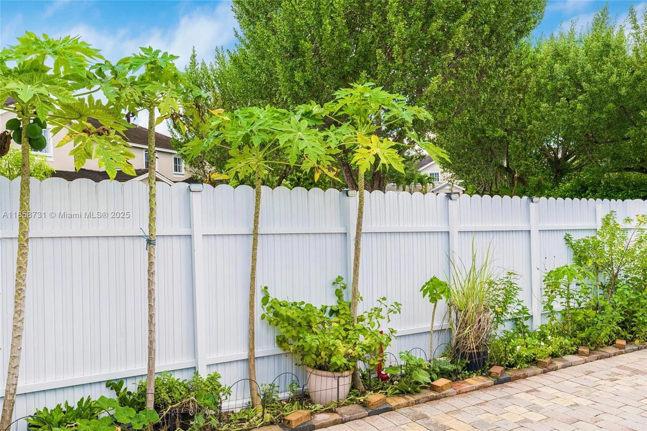 Real estate property located at 27356 142nd Ct, Miami-dade, Mandarin Lakes, Homestead, FL