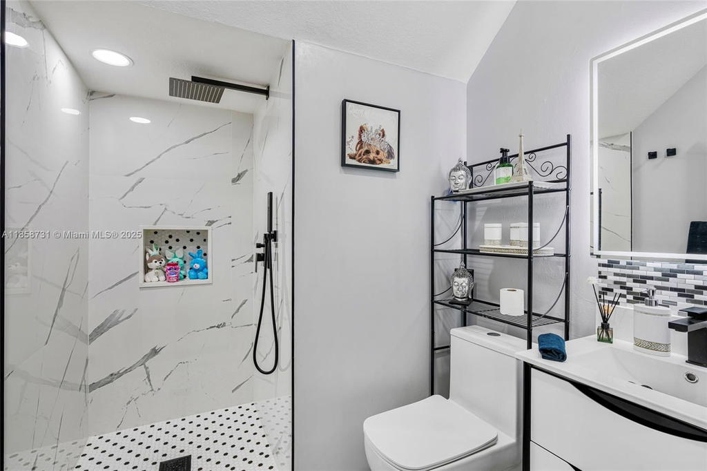 Real estate property located at 27356 142nd Ct, Miami-dade, Mandarin Lakes, Homestead, FL