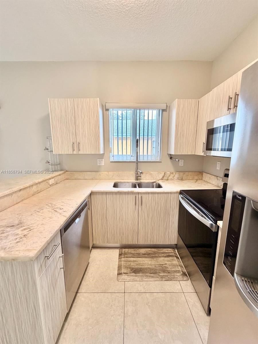 Real estate property located at 14 7th Ave, Broward, George M Phippens Sub, Dania Beach, FL