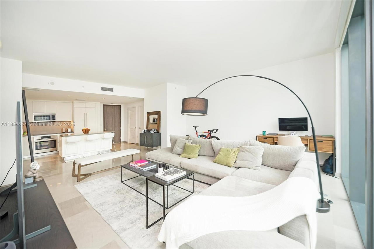 Real estate property located at 68 6th St #1008, Miami-dade, Reach Condo, Miami, FL