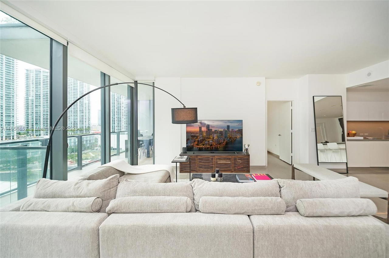 Real estate property located at 68 6th St #1008, Miami-dade, Reach Condo, Miami, FL