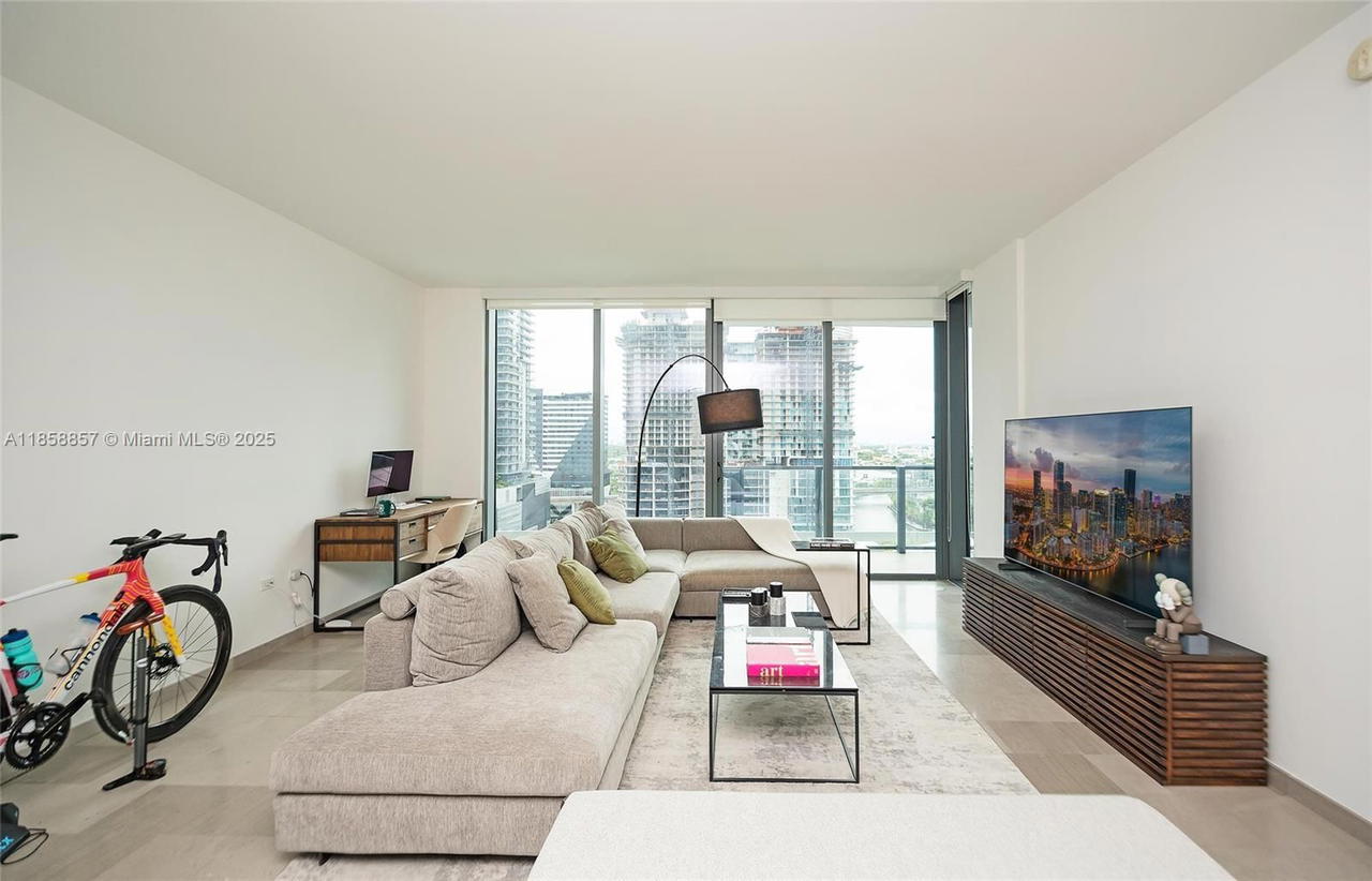 Real estate property located at 68 6th St #1008, Miami-dade, Reach Condo, Miami, FL