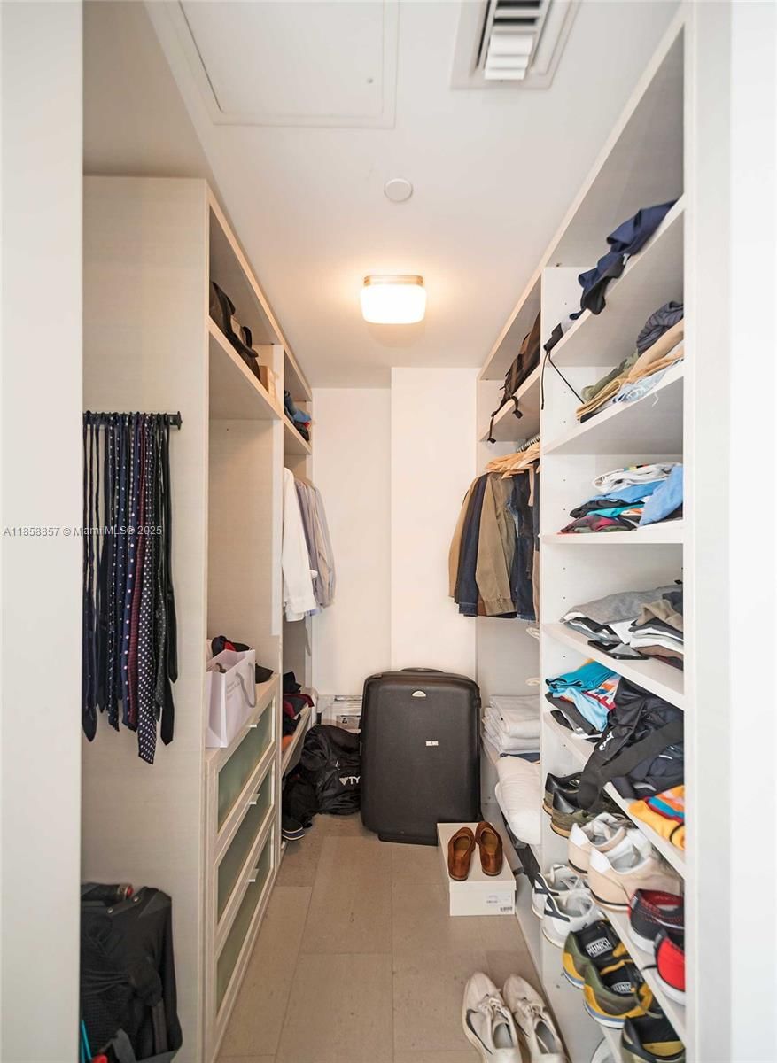 Real estate property located at 68 6th St #1008, Miami-dade, Reach Condo, Miami, FL