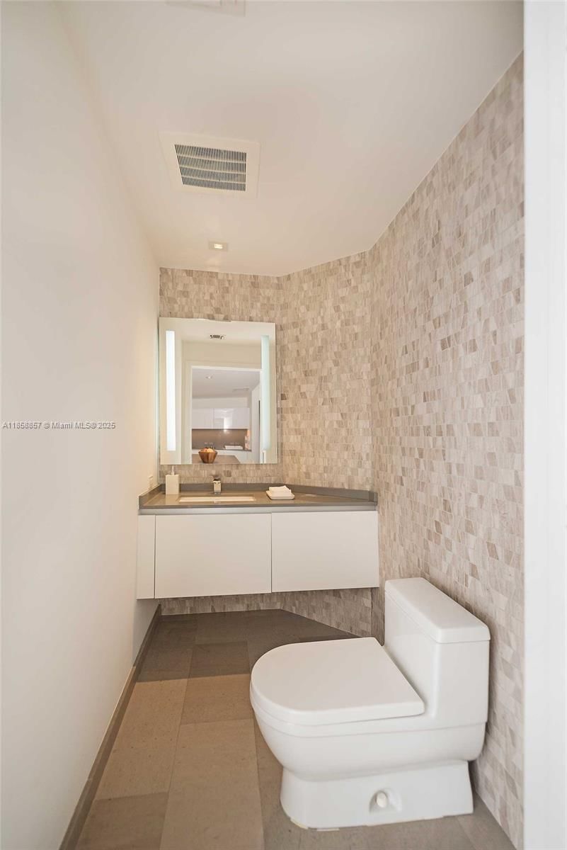 Real estate property located at 68 6th St #1008, Miami-dade, Reach Condo, Miami, FL