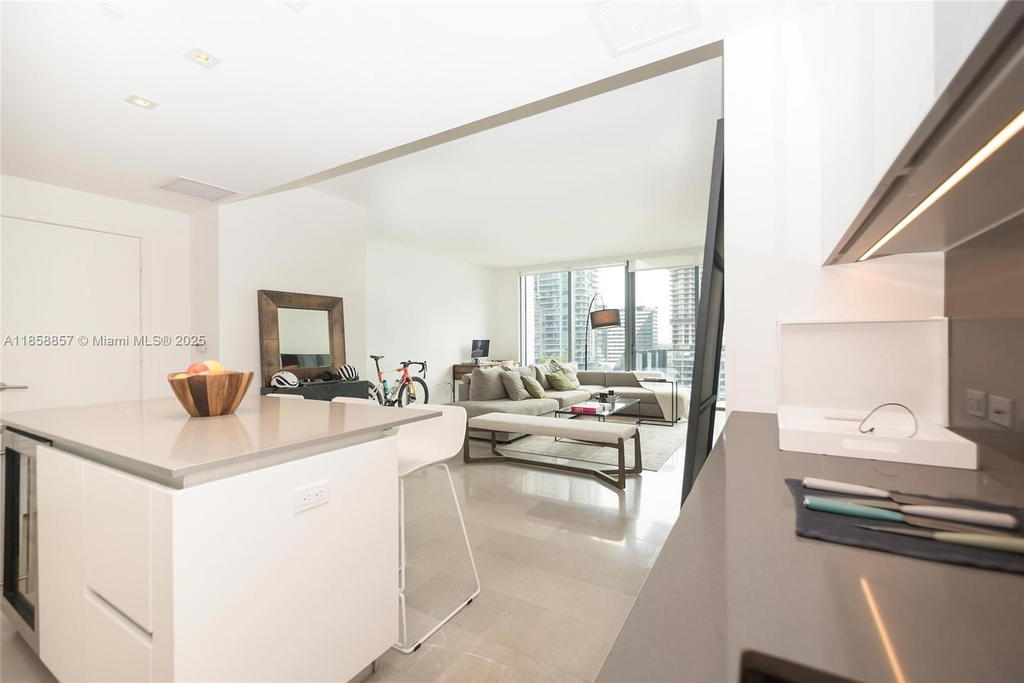 Real estate property located at 68 6th St #1008, Miami-dade, Reach Condo, Miami, FL