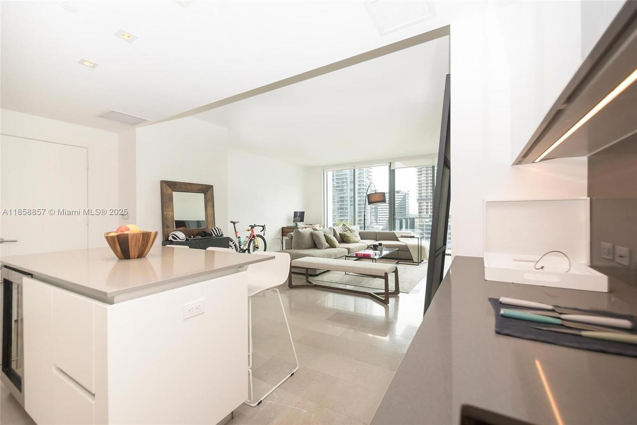Real estate property located at 68 6th St #1008, Miami-dade, Reach Condo, Miami, FL