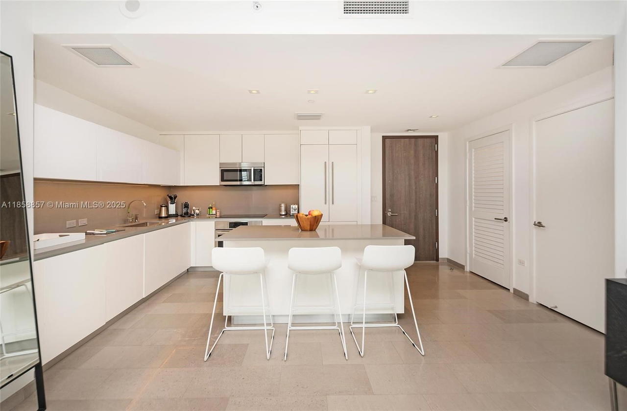 Real estate property located at 68 6th St #1008, Miami-dade, Reach Condo, Miami, FL