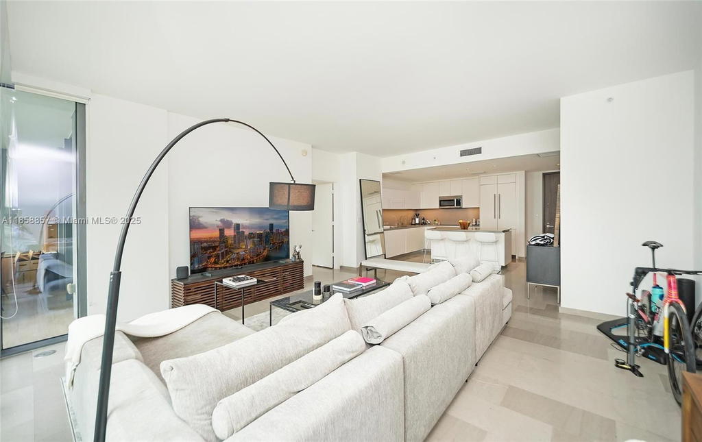 Real estate property located at 68 6th St #1008, Miami-dade, Reach Condo, Miami, FL