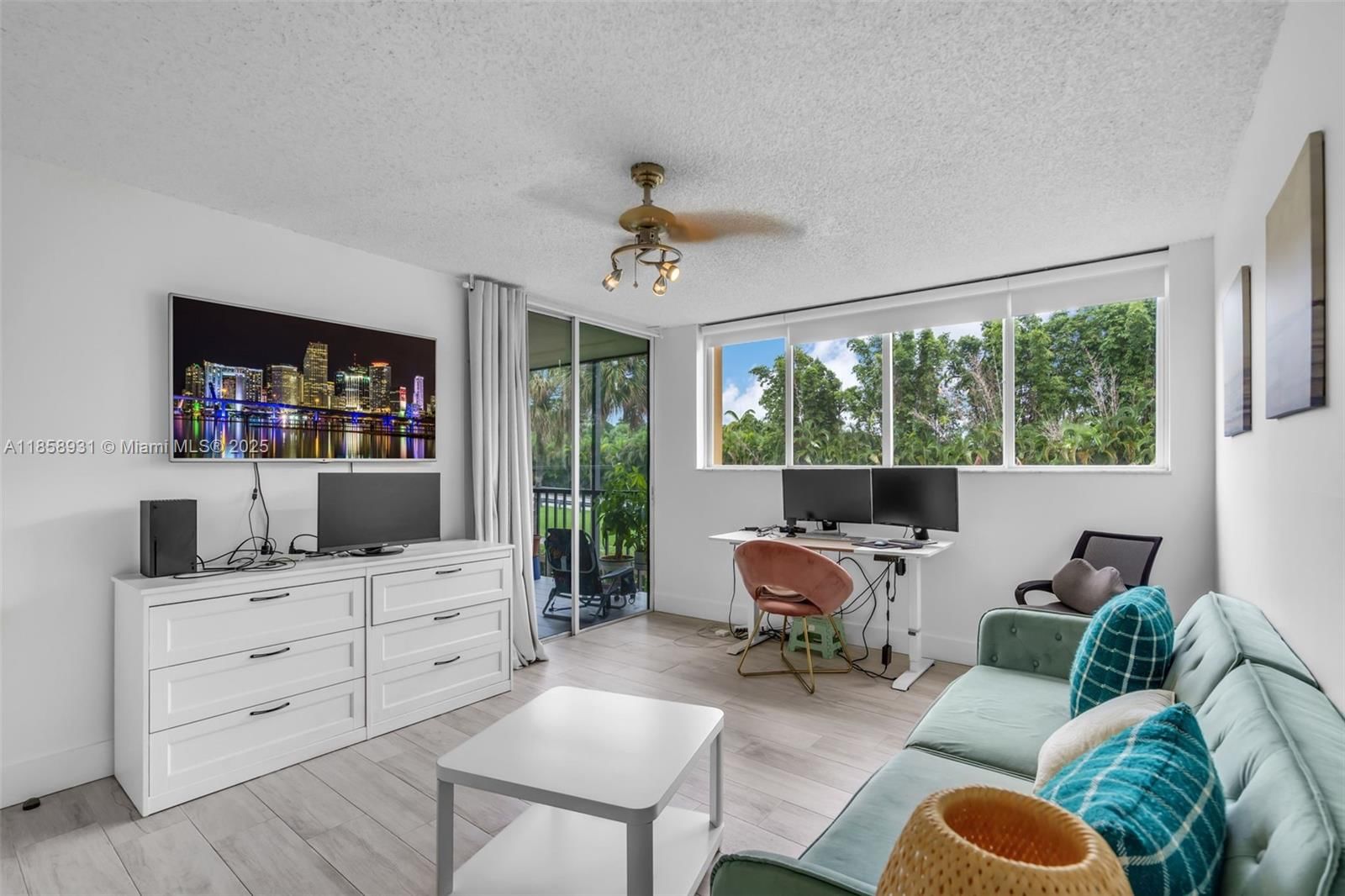 Real estate property located at 9735 52nd St #223, Miami-dade, Doral Oaks Condo #1, Doral, FL