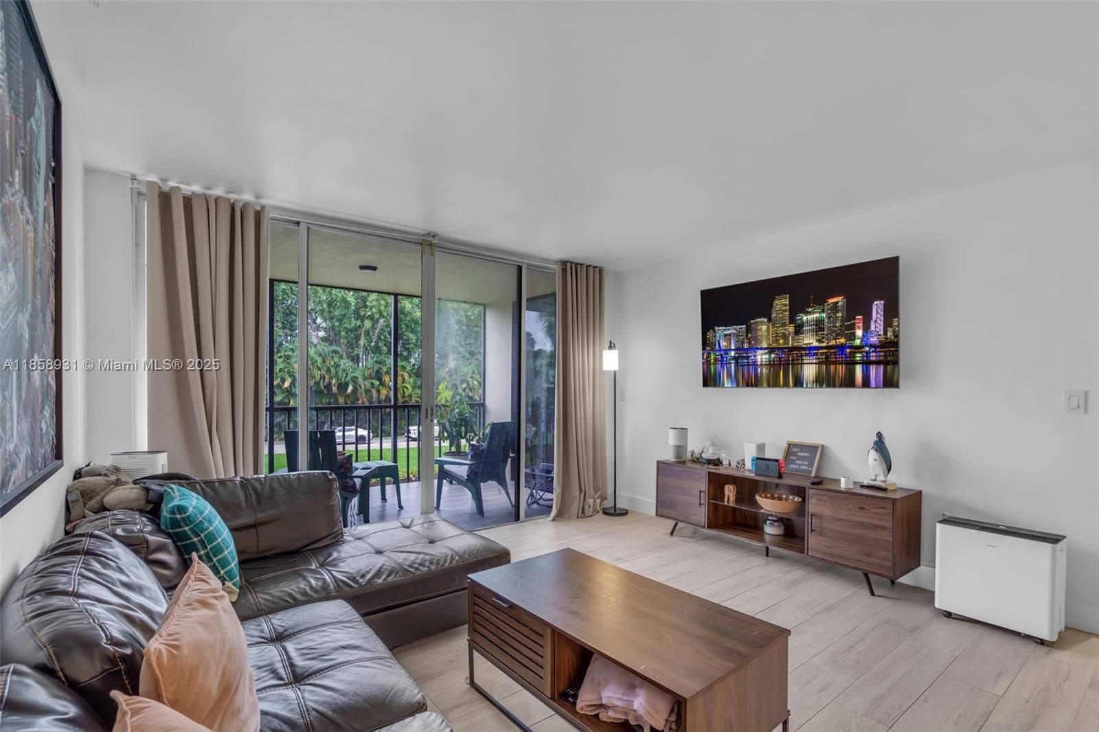 Real estate property located at 9735 52nd St #223, Miami-dade, Doral Oaks Condo #1, Doral, FL
